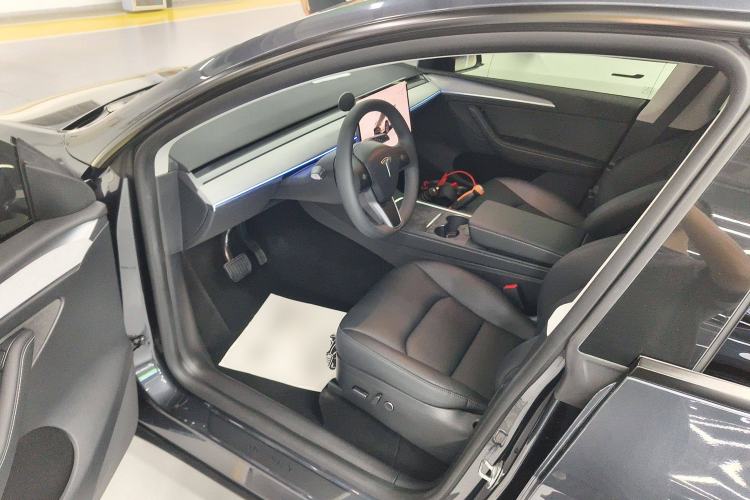 Used Tesla Model Y 2024 Rear-Wheel-Drive Version
