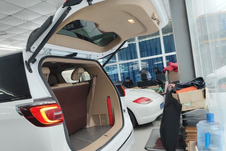 Used Buick GL8 2021 ES Landtrek 653T Smart Luxury Model
