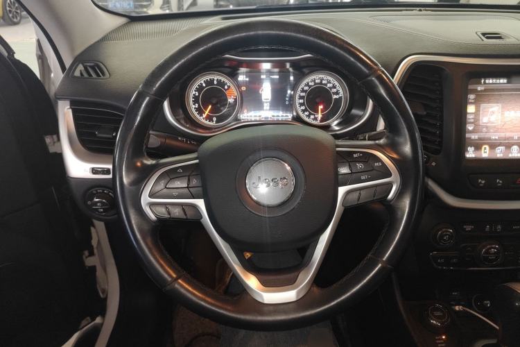 Used  Cherokee 2016 2.4L Superior Edition
