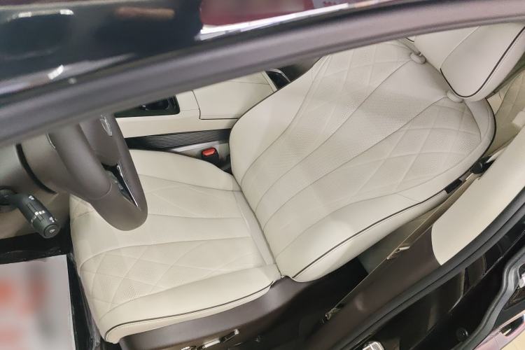 Used Denza D9 2024 DM-i 980 Four-Wheel Drive Prestige Model
