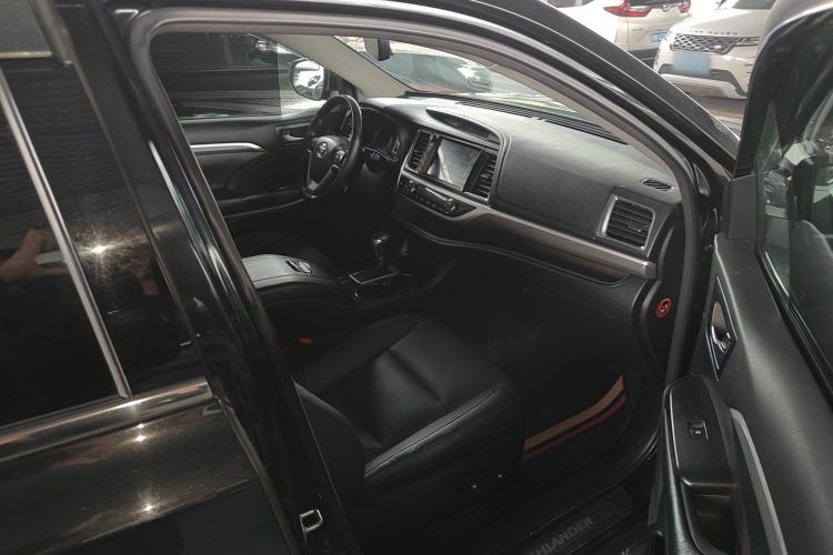 Used Toyota Highlander 2018 2.0T Four-Wheel Drive Luxury Version 7 Seats China VI Standard