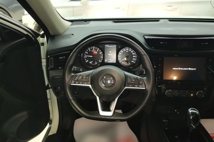 Used Nissan X-Trail 2023 Classic 2.0L Two-Wheel Drive Smart Connect Premium Edition