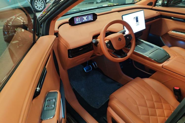 Used  HT 2024 825 Ultra-High Voltage Intelligent Driving Edition
