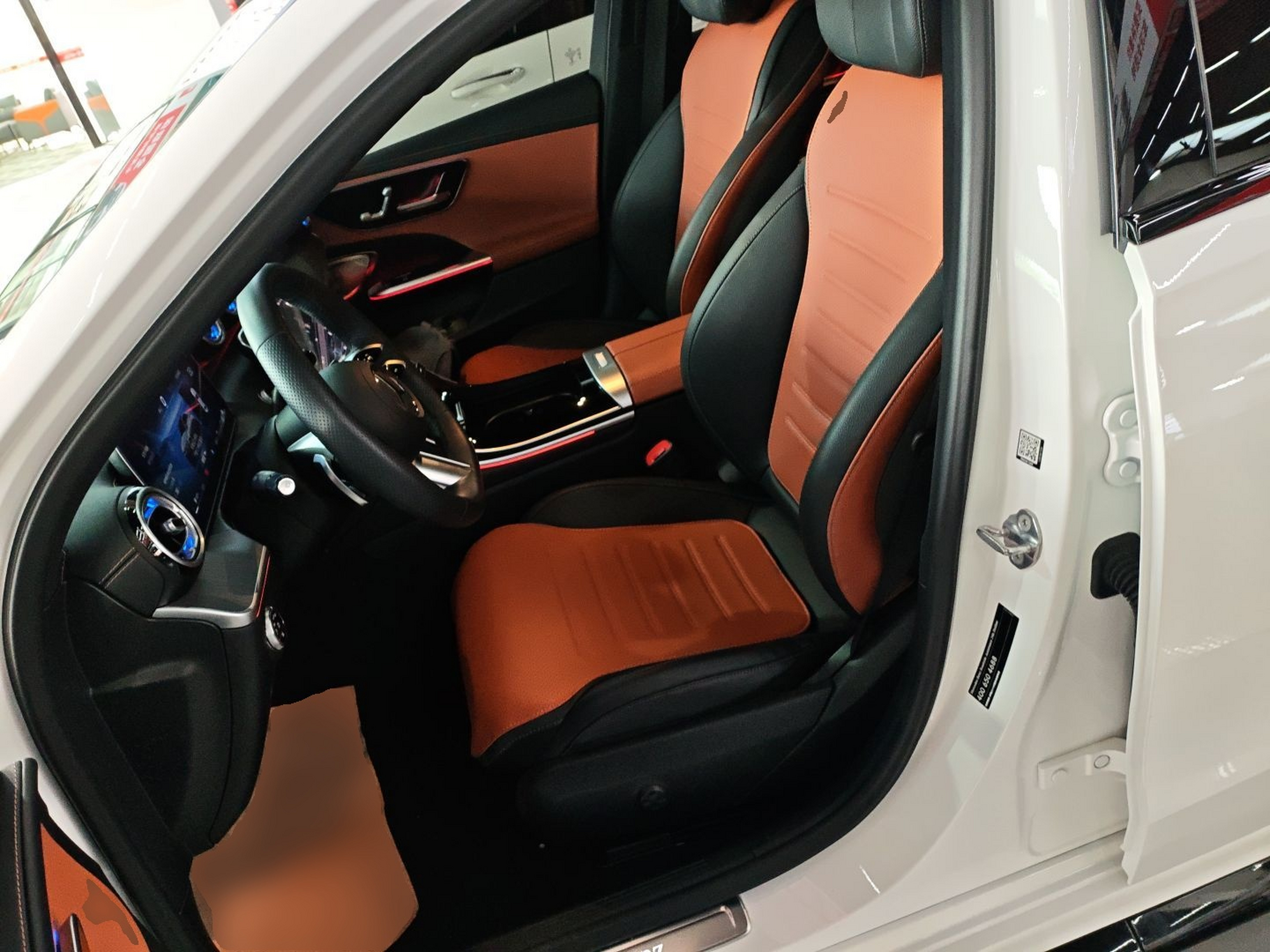 المقاعد الأمامية داخل السيارة