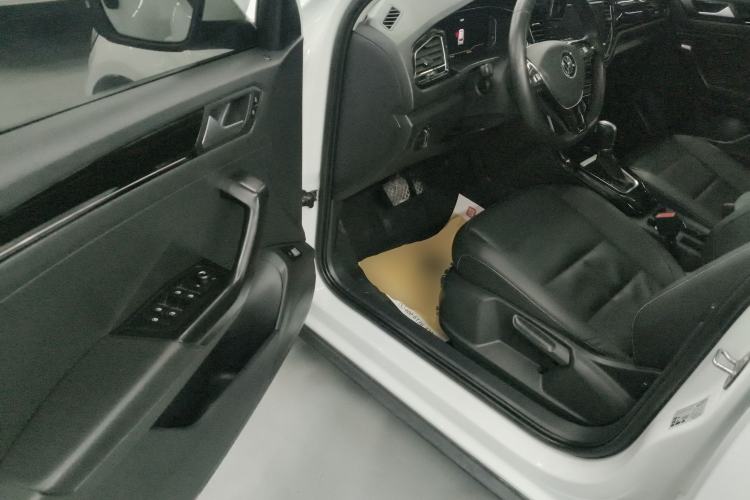 Used Volkswagen T-ROC 2021 280TSI DSG Two-Wheel Drive Comfort Connect Edition
