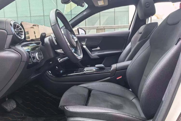 Used Mercedes-Benz A-Class 2022 Revised Version A 200 L Sport Sedan Fashionable Style
