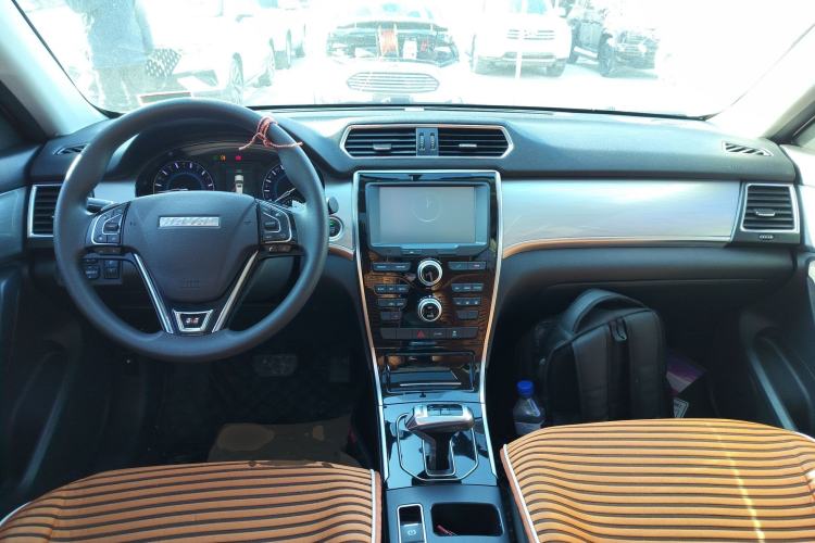 Used Haval H2 2018 Chuanxiang Edition Red Badge 1.5T Dual-Clutch Two-Wheel Drive Fashionable Model