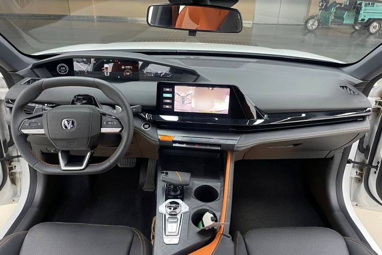 Used Changan UNI-V 2022 1.5T Prestige Version
