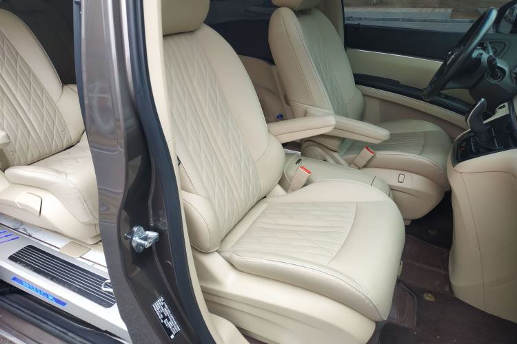 Used Buick GL8 2023 Facelifted Land Cruiser Executive Luxury Version