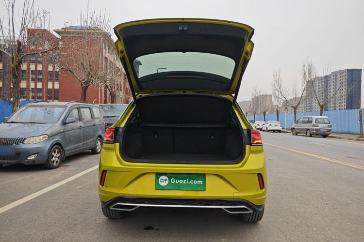 Used Volkswagen T-ROC 2023 300TSI DSG Two-Wheel Drive Starlight Edition
