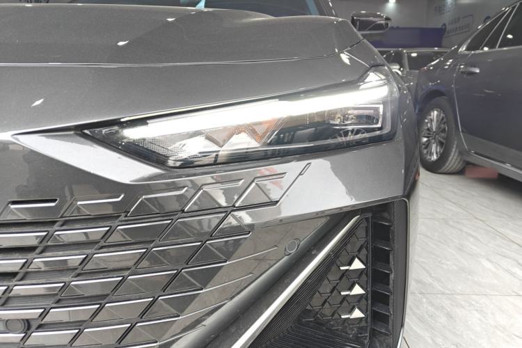 Used Changan UNI-V 2024 1.5T High-Energy Version
