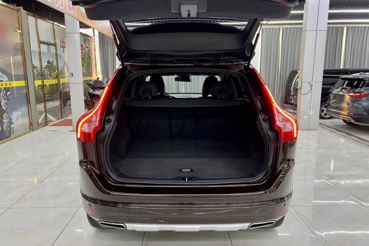 Used Volvo XC60 2017 T5 AWD Smart Upgrade Edition
