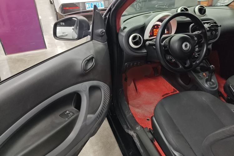 Used  fortwo 2015 1.0L 52 kW hardtop Dynamic version
