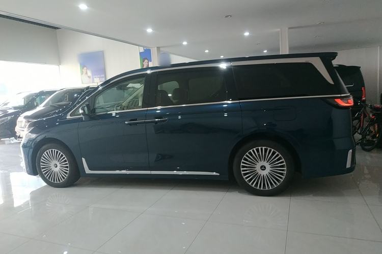 Used VOYAH Dream 2025 PHEV Four-Wheel Drive Prestige Kunpeng Edition
