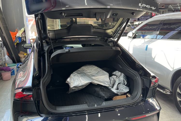 Used Changan UNI-V iDD 2023 ZhiDian iDD 1.5T 113km ZhiKu Model