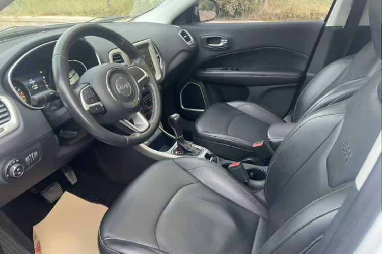 Used  Compass 2017 200T Automatic Family Edition
