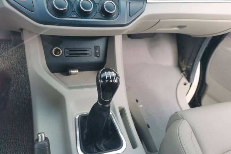 Used FORTHING Lingzhi 2019 M5L 1.6L 7-Seater Luxury Model China VI Standard
