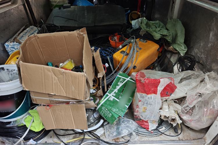 Used SAIC MAXUS Xintu V80 2023 2.0T Manual Classic Aoyuntong Short Wheelbase Ultra-Low Roof 5/6-Seater