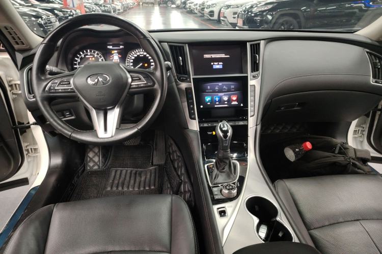 Used Infiniti Q50L 2018 2.0T Enjoyment Version China VI Standard
