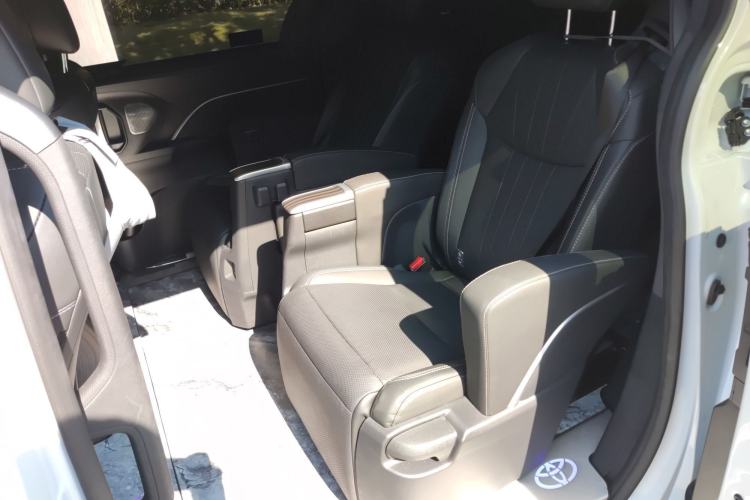 Used Toyota Sienna 2024 2.5L Hybrid Prestige Deluxe Edition
