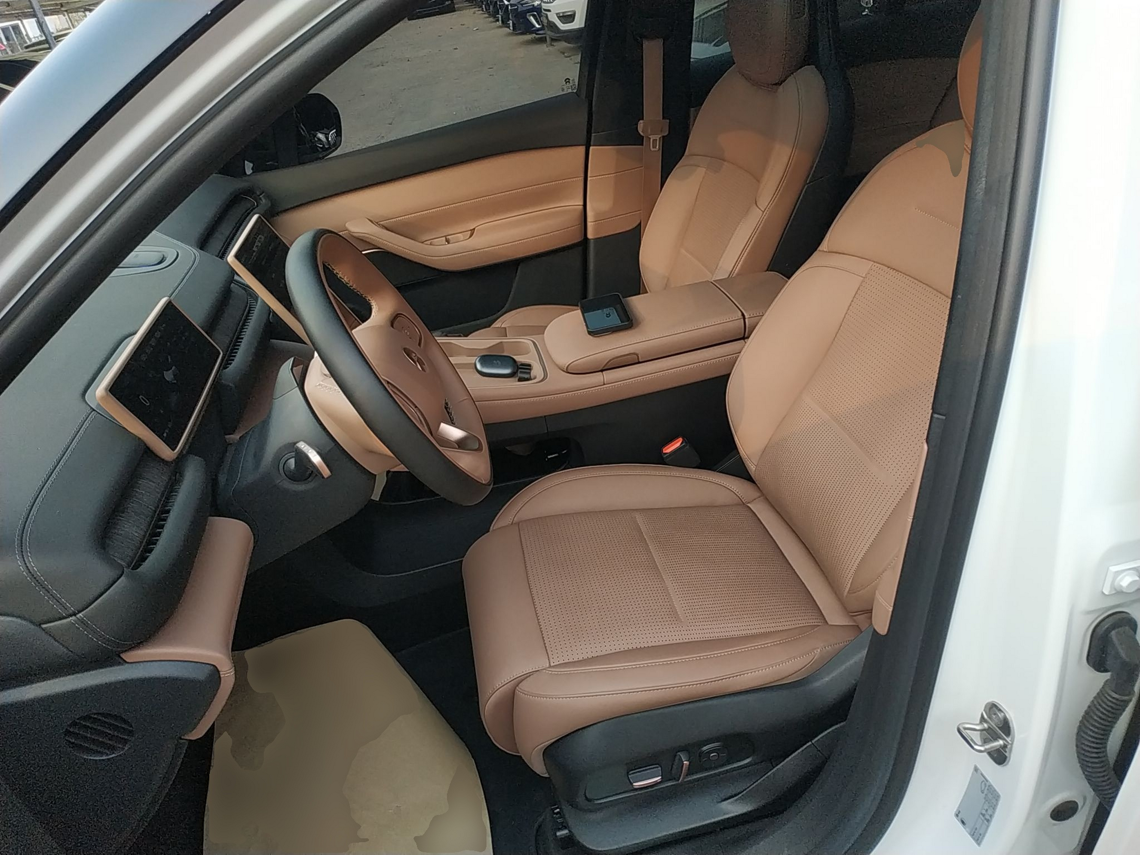 Переднее сиденье в автомобиле