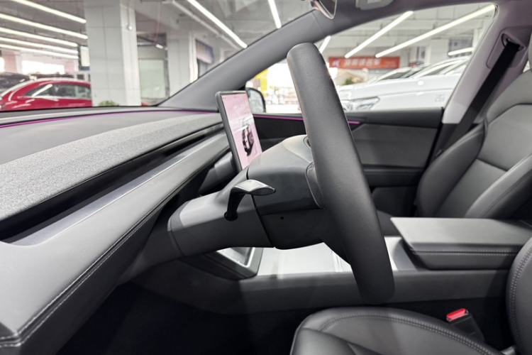 Used Tesla Model Y 2025 Rear-Wheel-Drive Version
