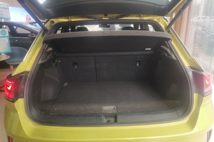 Used Volkswagen T-ROC 2023 300TSI DSG Two-Wheel Drive Starlight Edition