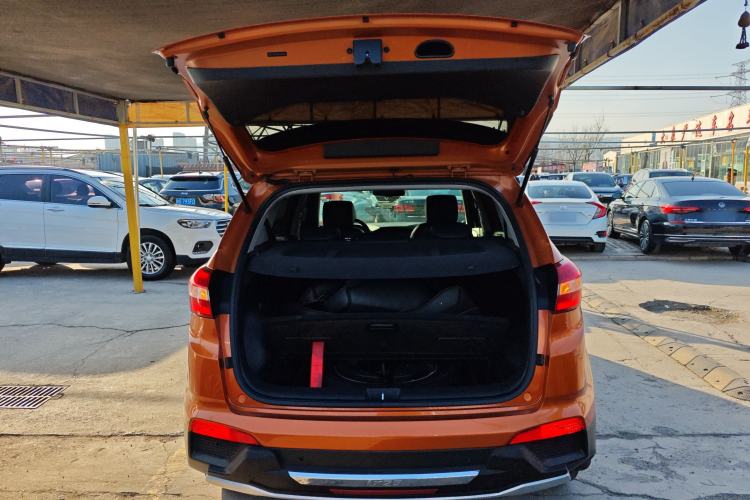 Used Hyundai ix25 2015 1.6L Automatic Two-Wheel-Drive Deluxe DLX Model