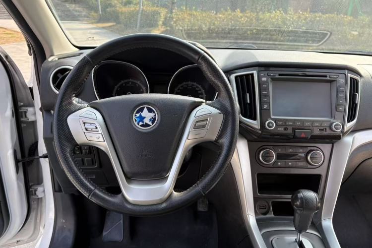 Used Venucia T70 2015 2.0L CVT Smart Edition
