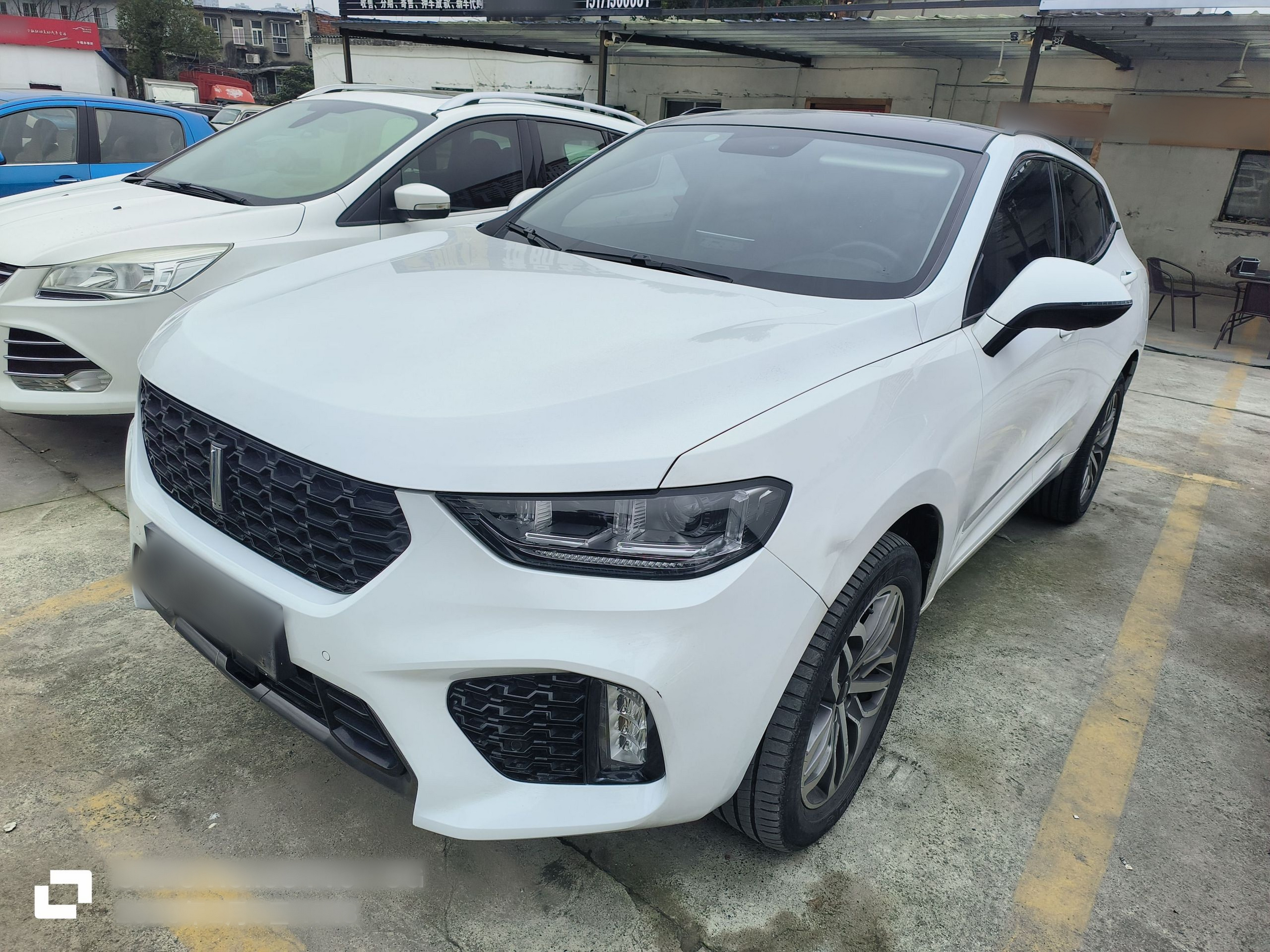 Под передней частью автомобиля