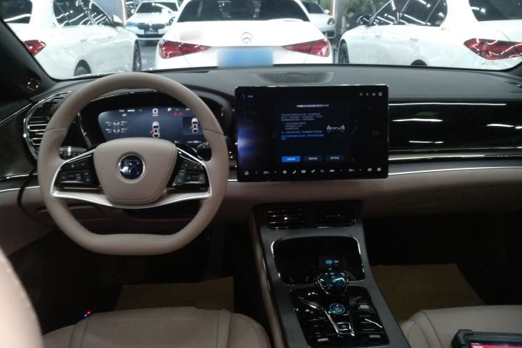 Used BYD Han 2025 DM-i Intelligent Driving Edition 125KM LiDAR Flagship Model
