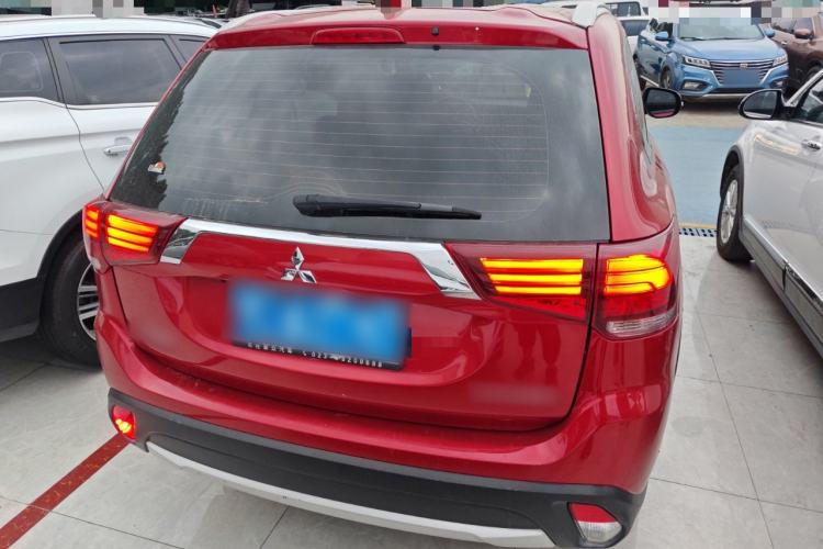 Used Mitsubishi Outlander 2018 2.0L Two-Wheel Drive Glory Edition 5 Seats
