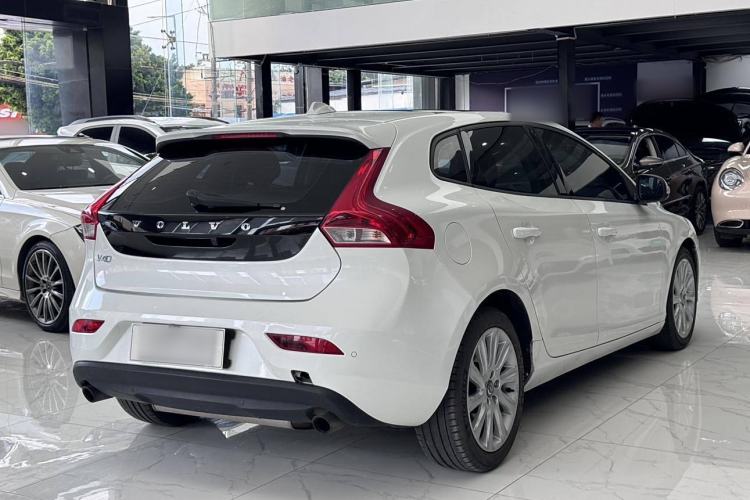 Used Volvo V40 2015 1.6T Zhiyi Edition