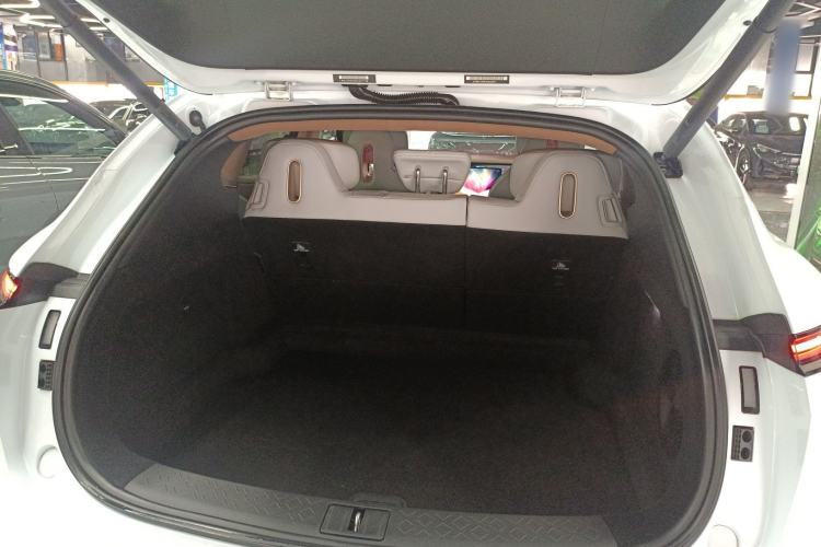 Used  07 2024 Ultra Range-Extended Four-Wheel Drive