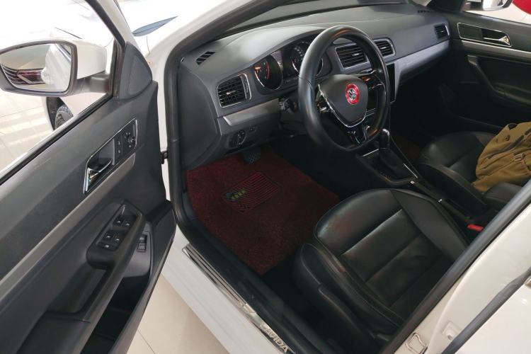 Used Volkswagen Lavida 2015 1.6L Automatic Comfort Edition
