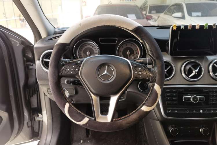 Used Mercedes-Benz GLA 2015 GLA 220 4MATIC Fashion Model
