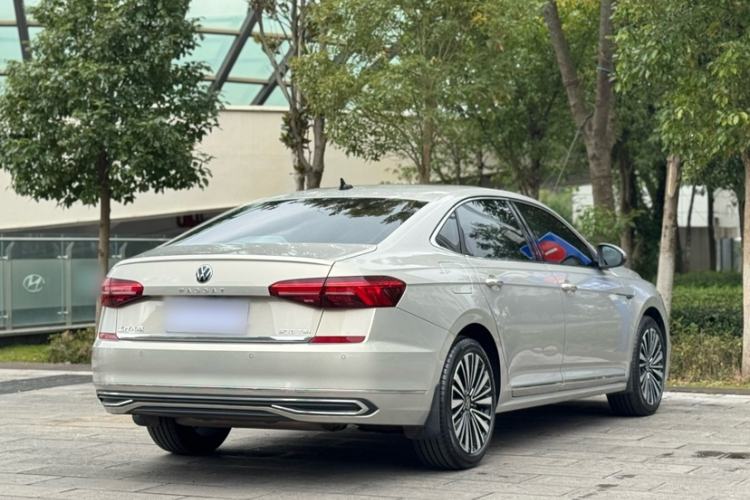 Used Volkswagen Passat 2020 Revised Version 330TSI Luxury Edition China VI Standard
