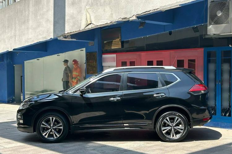 Used Nissan X-Trail 2017 2.5L CVT Leading Edition 4WD
