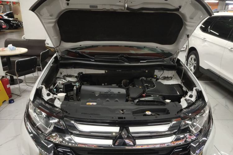 Used Mitsubishi Outlander 2017 2.0L Two-Wheel Drive Glory Edition 5 Seats
