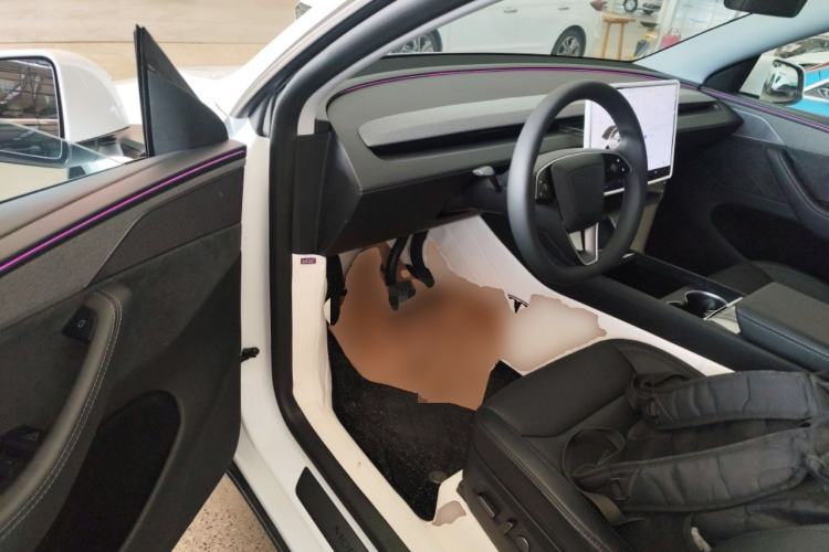 Used Tesla Model Y 2025 Long-Range All-Wheel-Drive Version
