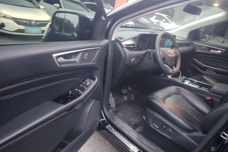 Used Ford Edge 2021 PLUS EcoBoost 245 Two-Wheel-Drive Platinum Edition 5 Seats
