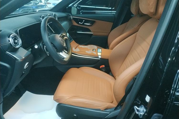 Used Mercedes-Benz GLC 2023 Facelift GLC 260 L 4MATIC Luxury Version 5 Seats
