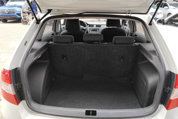 Used Skoda Rapid Spaceback 2016 Revised Version 1.6L Manual Front-Drive Edition
