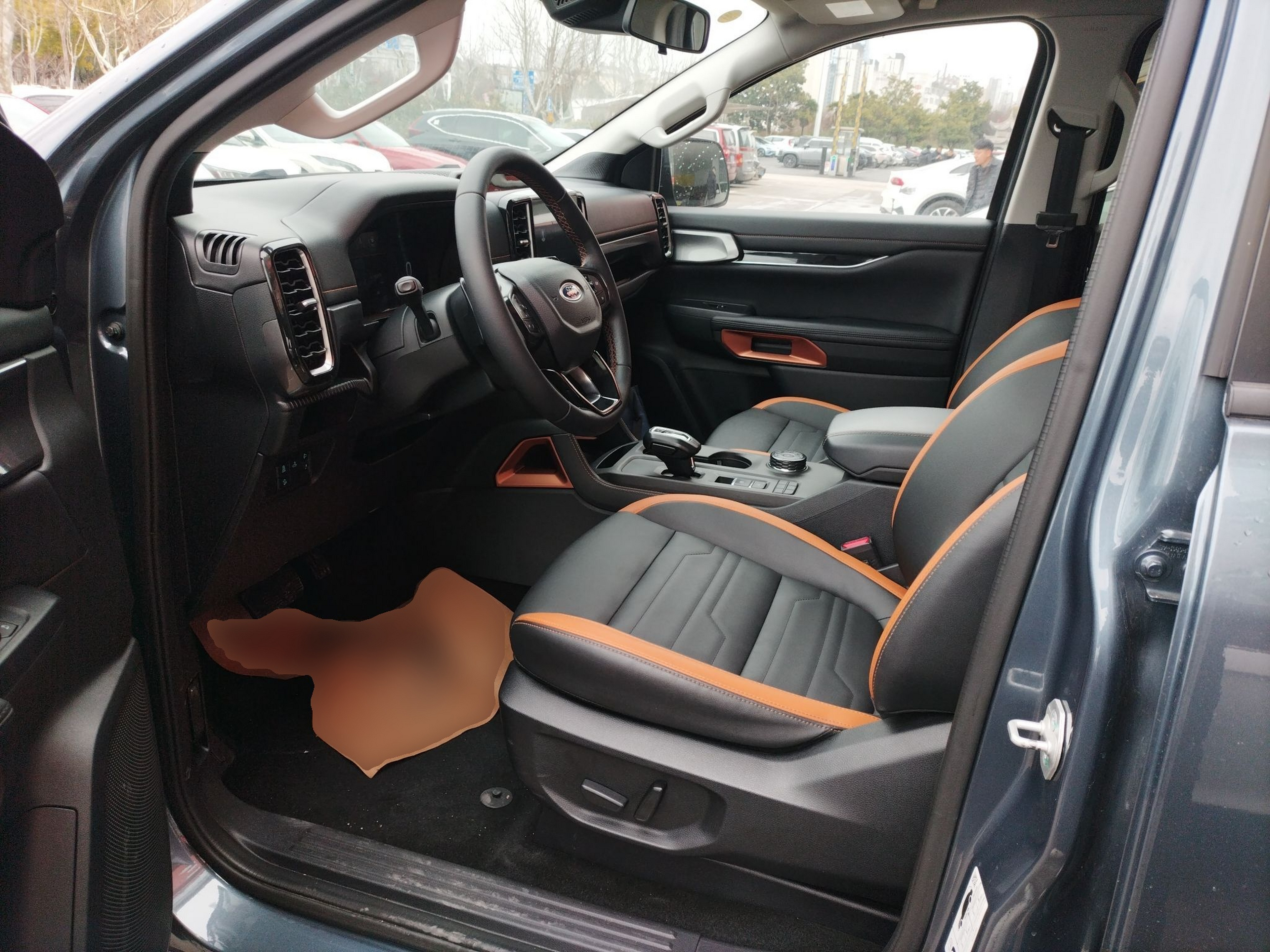 Переднее сиденье в автомобиле