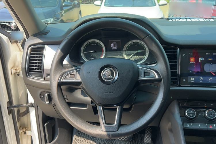 Used Skoda Kodiaq 2018 Facelifted TSI330 5-Seater Two-Wheel-Drive Comfort Edition
