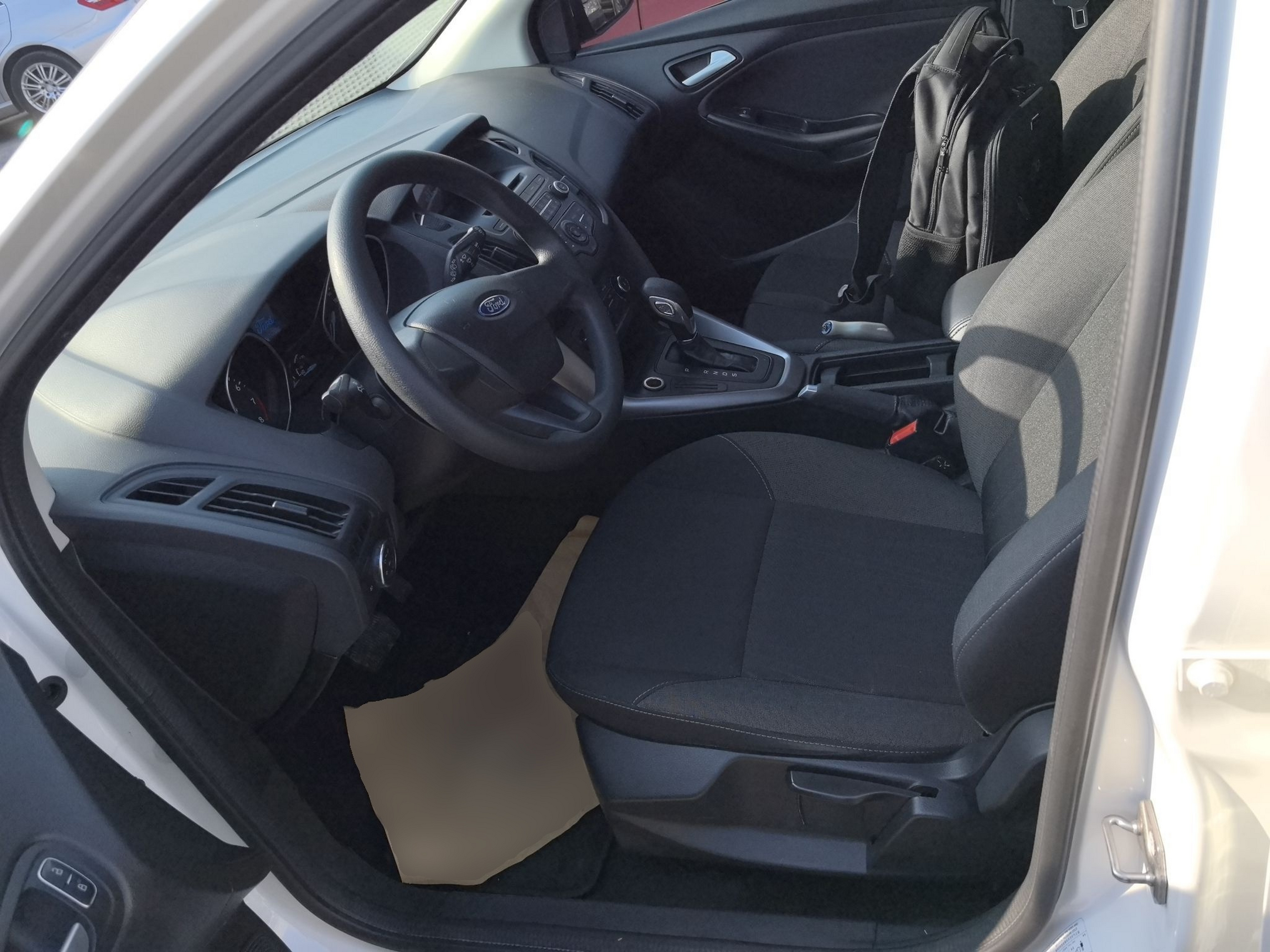 Переднее сиденье в автомобиле