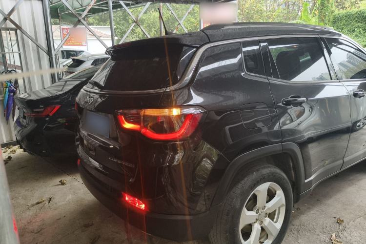 Used  Compass 2019 220T Automatic Enjoyment Version
