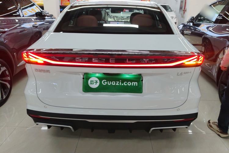 Used  L6 2025 EM-i 140km Starship Edition
