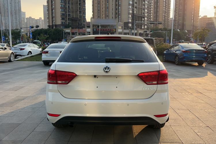 Used Volkswagen Gran Lavida 2015 1.6L Automatic Fashion Edition
