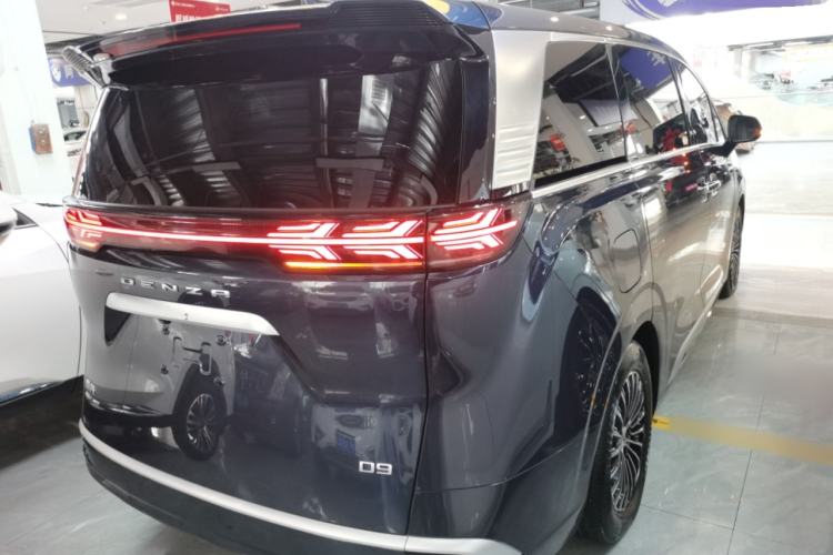 Used Denza D9 2022 DM-i 970 Four-Wheel Drive Flagship Model